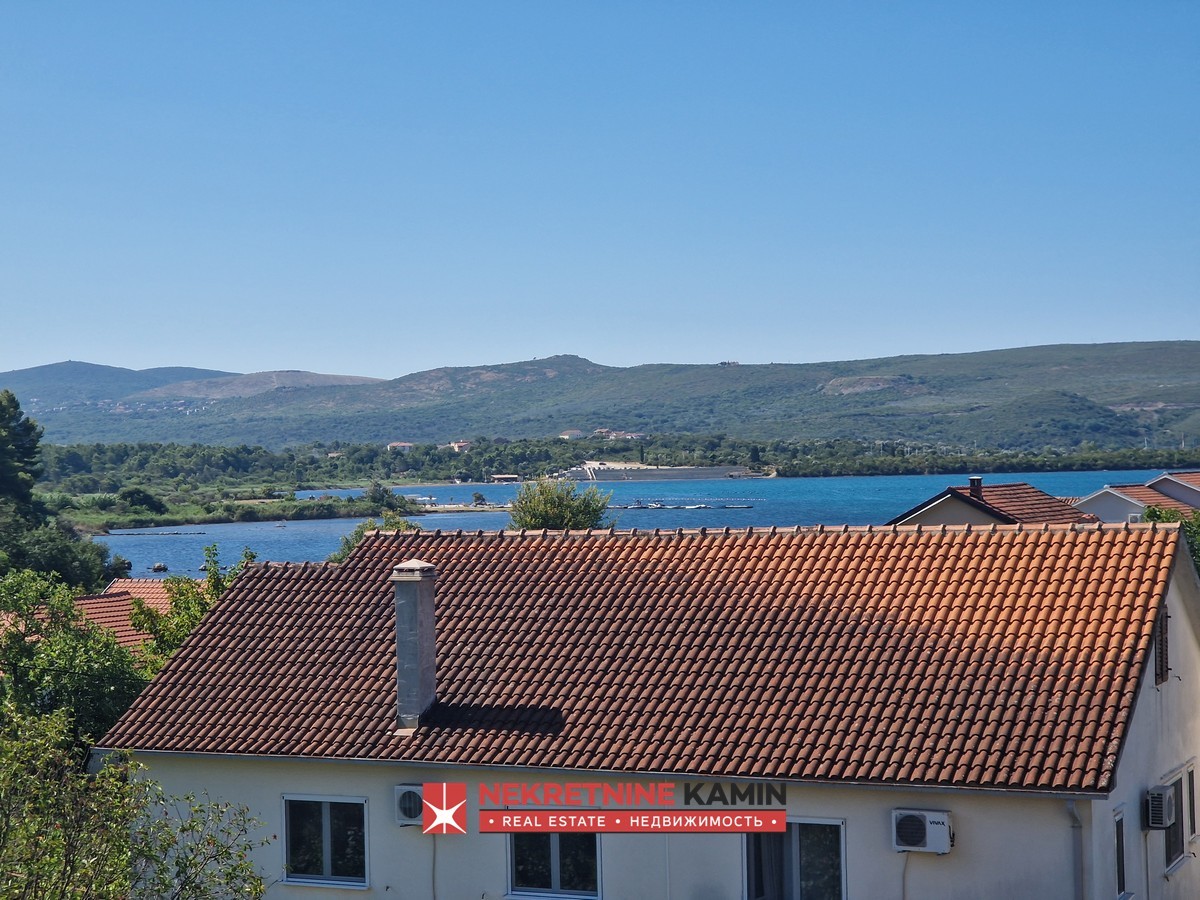 Comfortable New One-Bedroom Apartment with Terrace and Sea View, Bonići, Tivat
